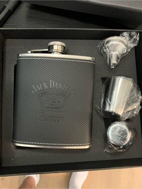 Jack Daniel's Black Flask Gift Set